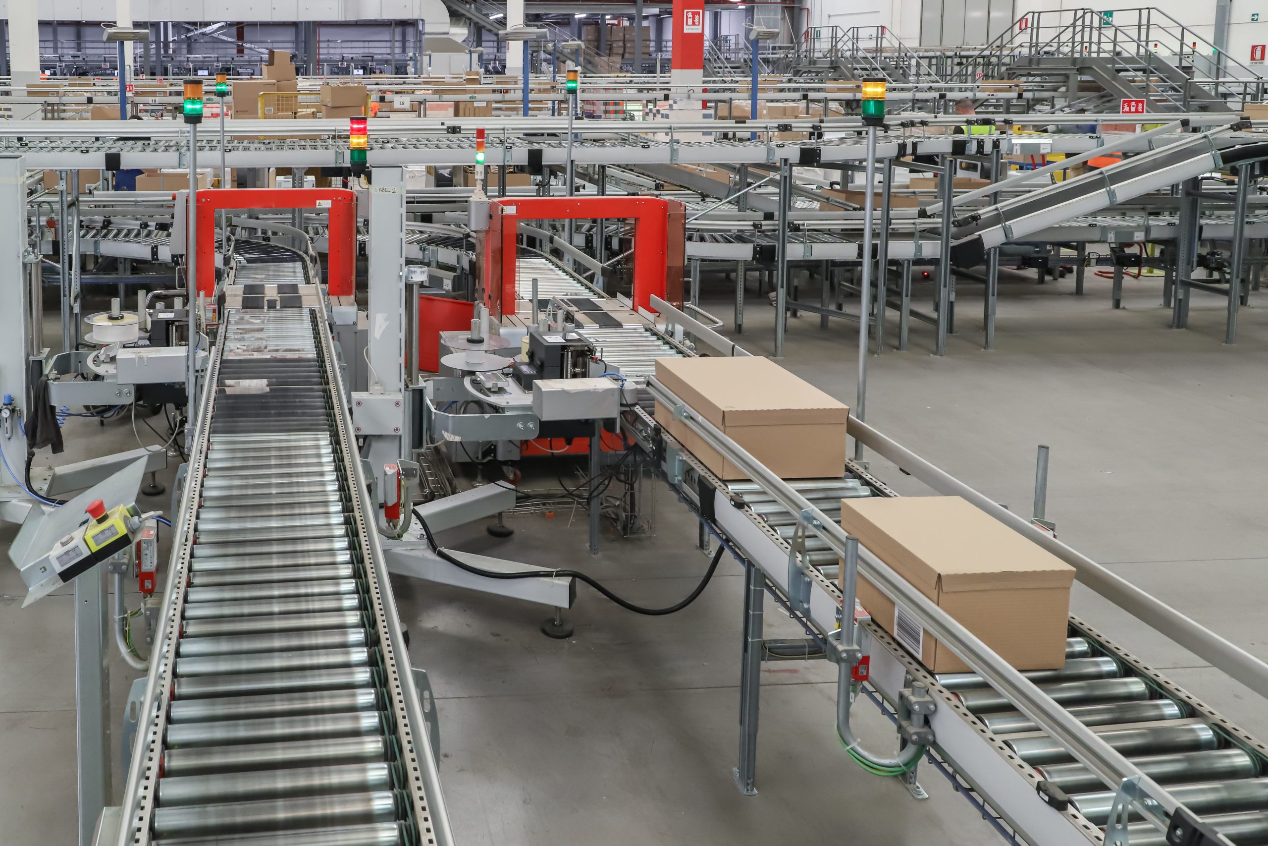 Packing,Line,In,A,Logistics,Warehouse.,Conveyor,Belt,In,A