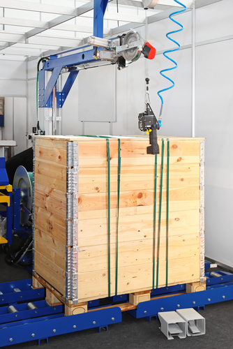 Wood,Crate,Secure,Packing,At,Conveyor,Rollers