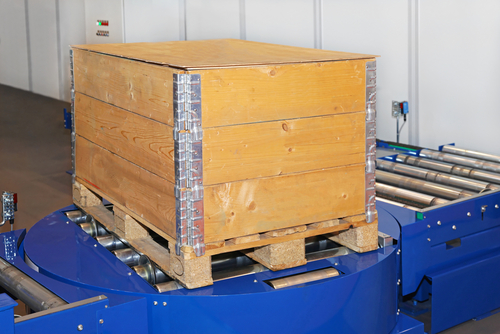 Conveyor,Rollers,With,Rotating,Pallet,In,Distribution,Warehouse